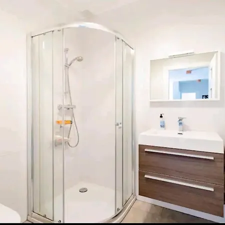 Privada Con Bano Individual En Chalet Con Piscina Climatizada * Arosteguieta