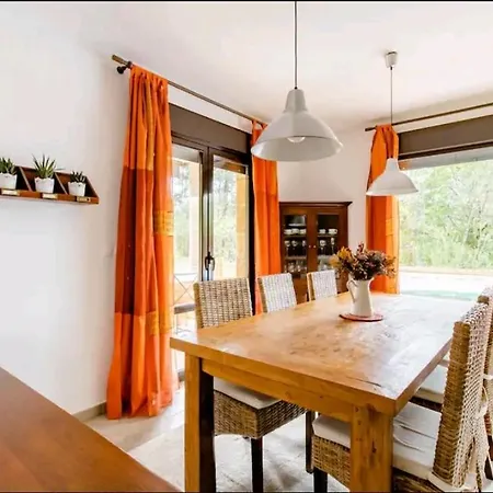 Privada Con Bano Individual En Chalet Con Piscina Climatizada