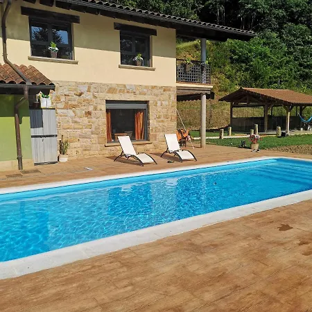 Сasa de vacaciones Privada Con Bano Individual En Chalet Con Piscina Climatizada