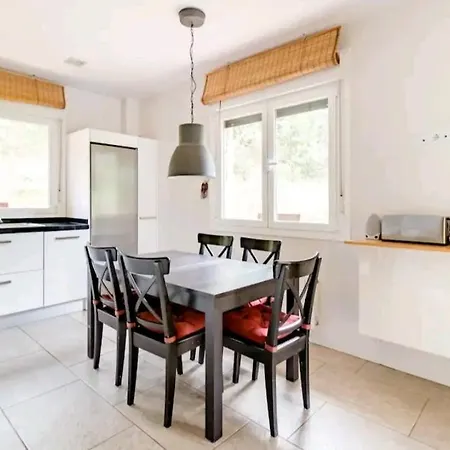 Privada Con Bano Individual En Chalet Con Piscina Climatizada Сasa de vacaciones *